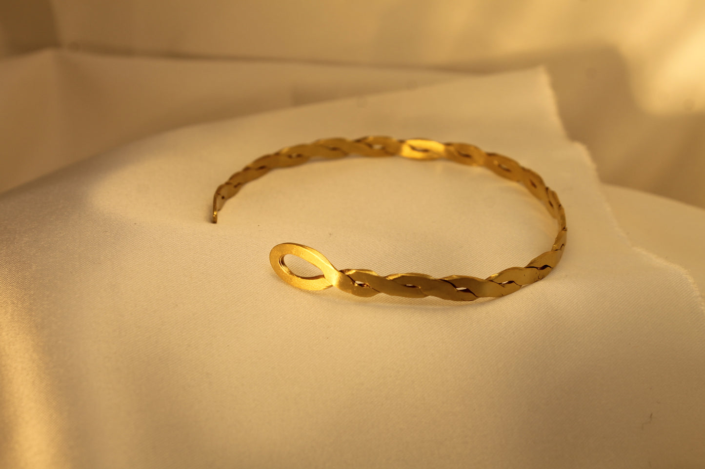 Βραχιόλι χειροποίητο από ασήμι, ματ επιχρυσωμένο 18k, Μίνιμαλ Σχέδιο (VR0308)