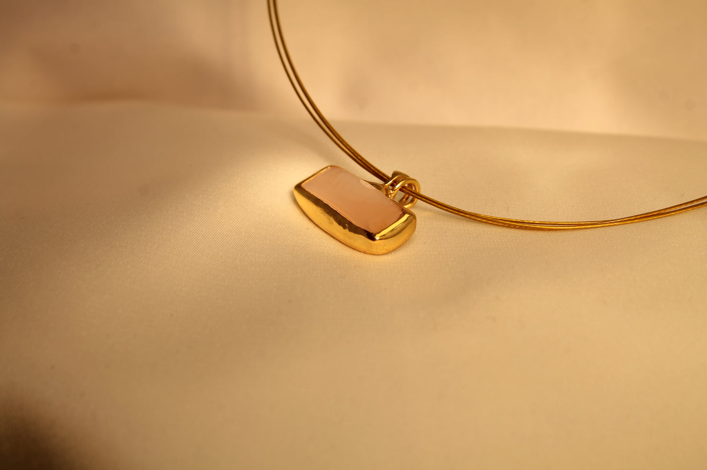 Μενταγιόν Χειροποίητο από ασήμι, επιχρυσωμένο 18k, με ενεργειακή ορυκτή πέτρα Χαλαζία, Κλασικό σχέδιο (ME0328)