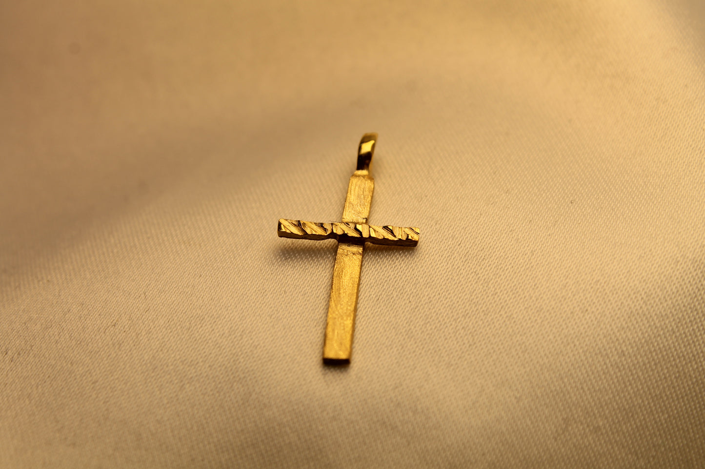 Σταυρός Χειροποίητος από ασήμι, σε συνδυασμό λουστρέ και ματ επιχρυσωμένο 18k (ST0367)